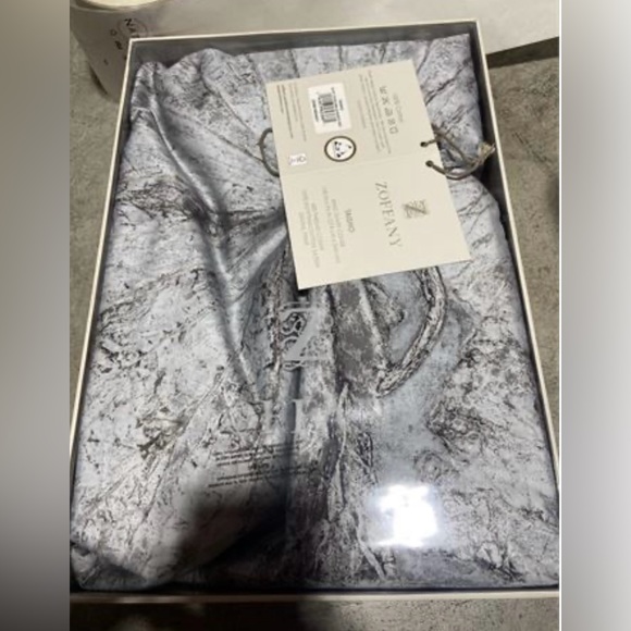 Zoffany Taisho Duvet Collection KING NEW Quartz Gray 1 piece- Duvet only - Picture 8 of 12